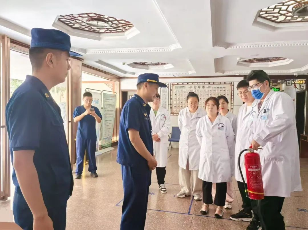 牢筑安全防线，守护医患安全——县消防...