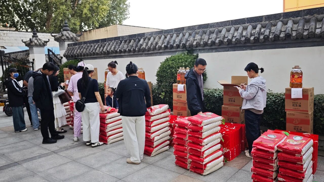 月满中秋情意浓，关怀备至暖人心 ——...